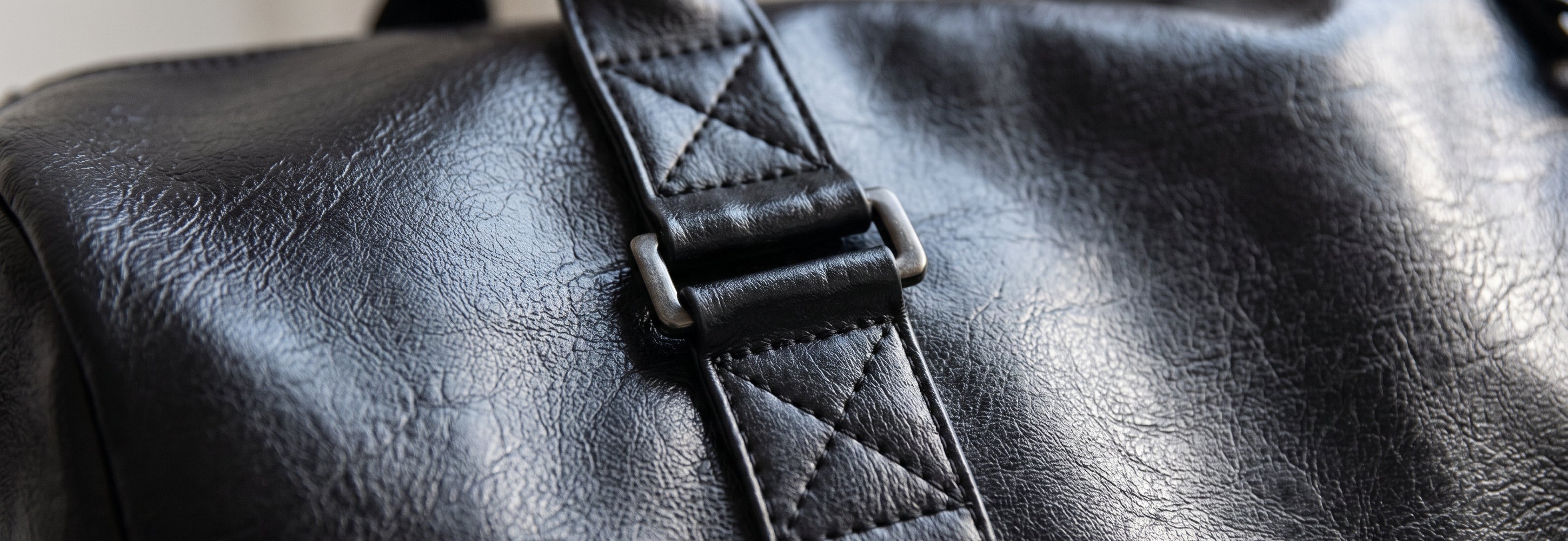 The Ellington Duffel — Black detail
